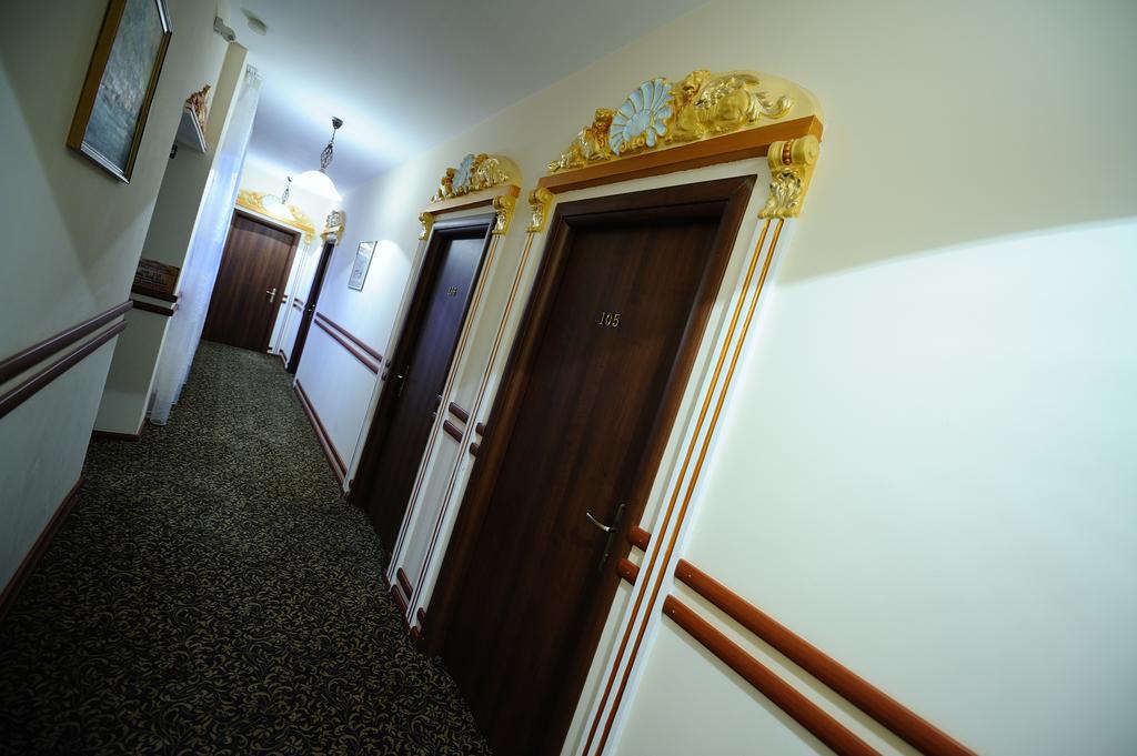 Hotel Royal Craiova Kültér fotó