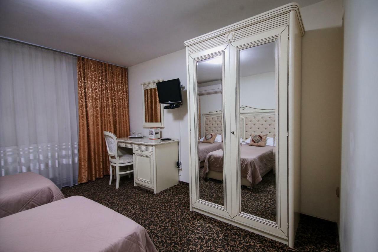 Hotel Royal Craiova Kültér fotó